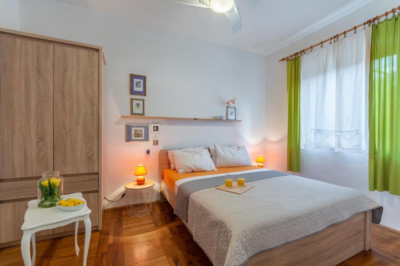 Apartment Lota With Heated Pool On Top Location Supetar Zewnętrze zdjęcie